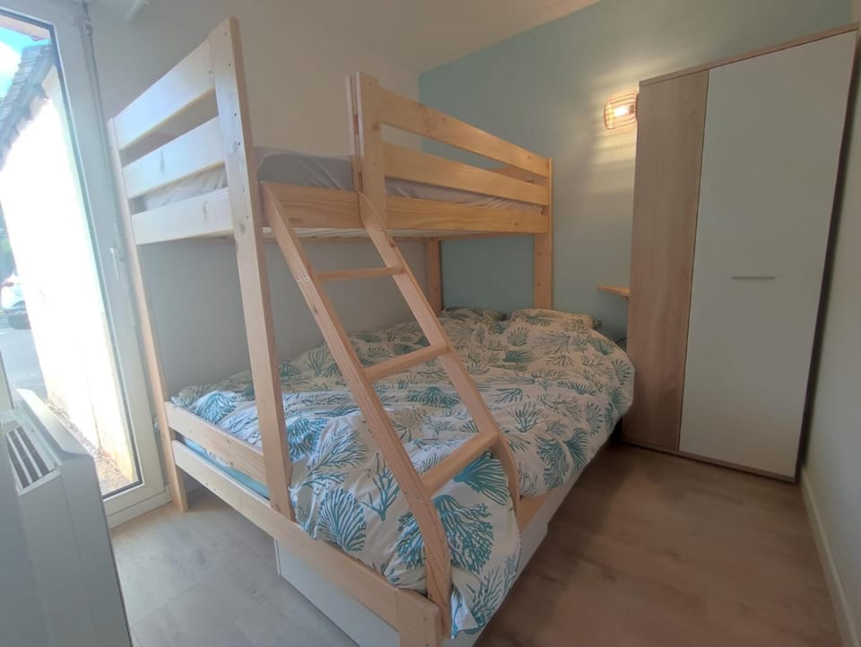 Bed, Photo of the whole room, Bedroom, bunk bed, wardrobe