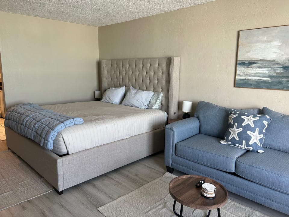 Bed, Seating area, Bedroom