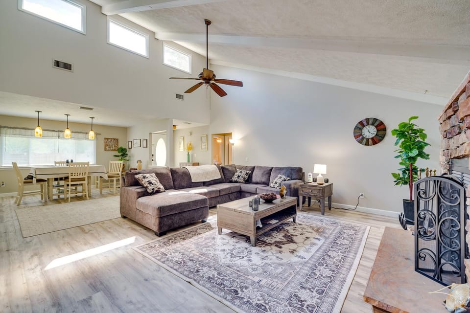Sunny Ocala Oasis w/ Grill: Near National Forest! House in Ocala