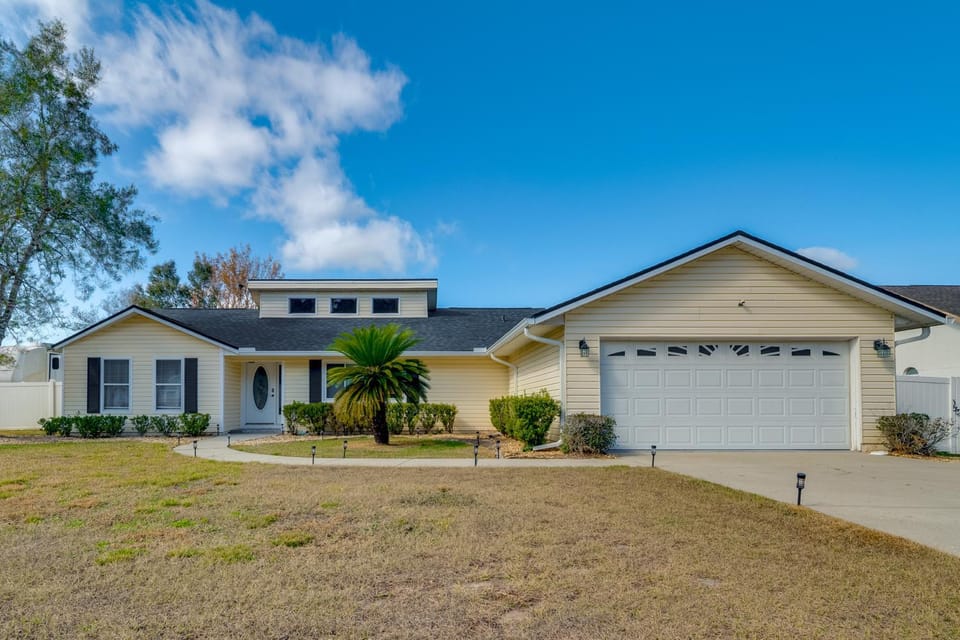 Sunny Ocala Oasis w/ Grill: Near National Forest! House in Ocala