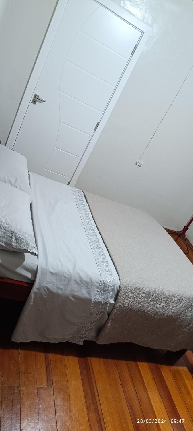 Bed, Bedroom, air conditioner