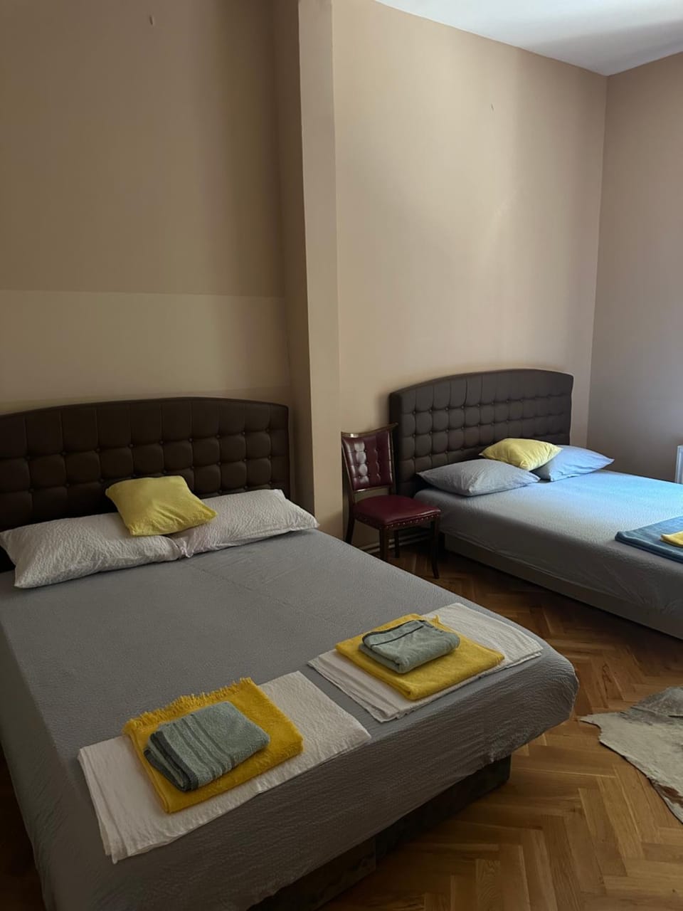 Bed, Bedroom, towels