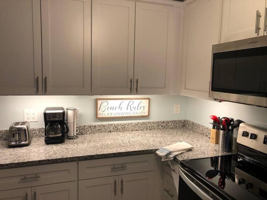 Gorgeous 2 BR/2 BR Newly Renovated BeachFront Condo Apartment in Garden City