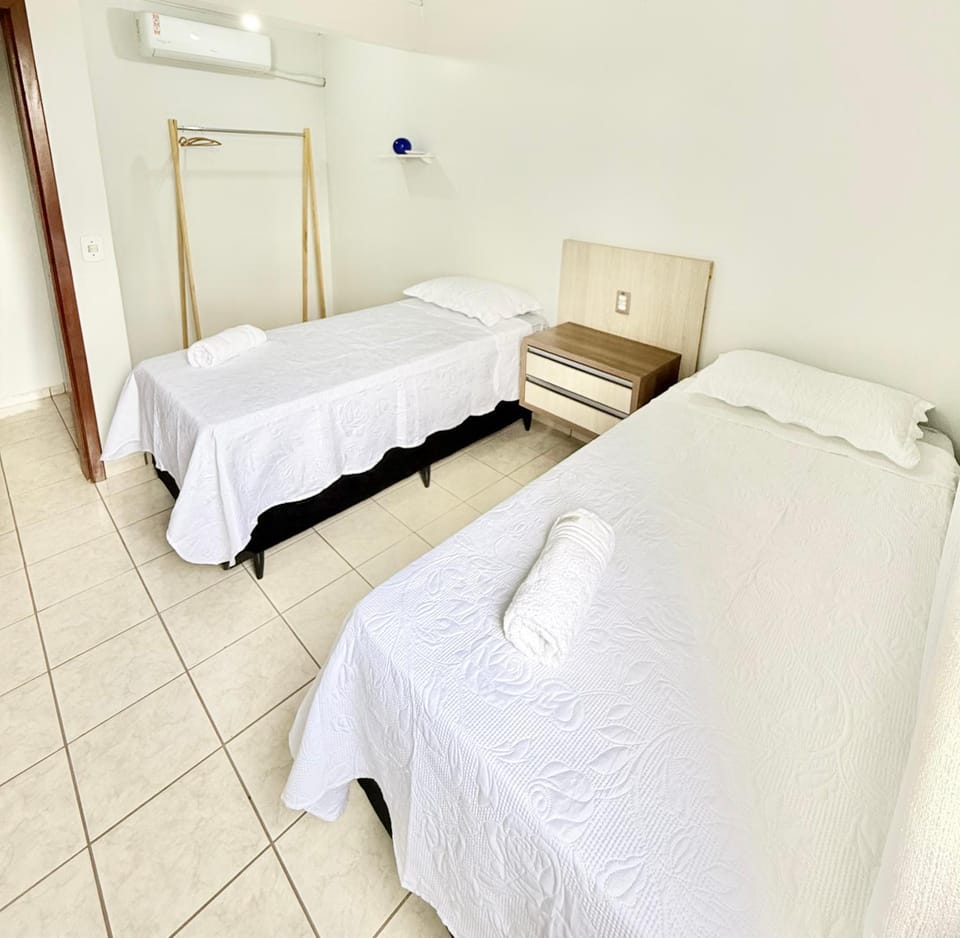 Bed, Photo of the whole room, Bedroom, air conditioner