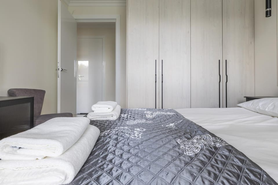 Bed, Photo of the whole room, Bedroom, towels, wardrobe