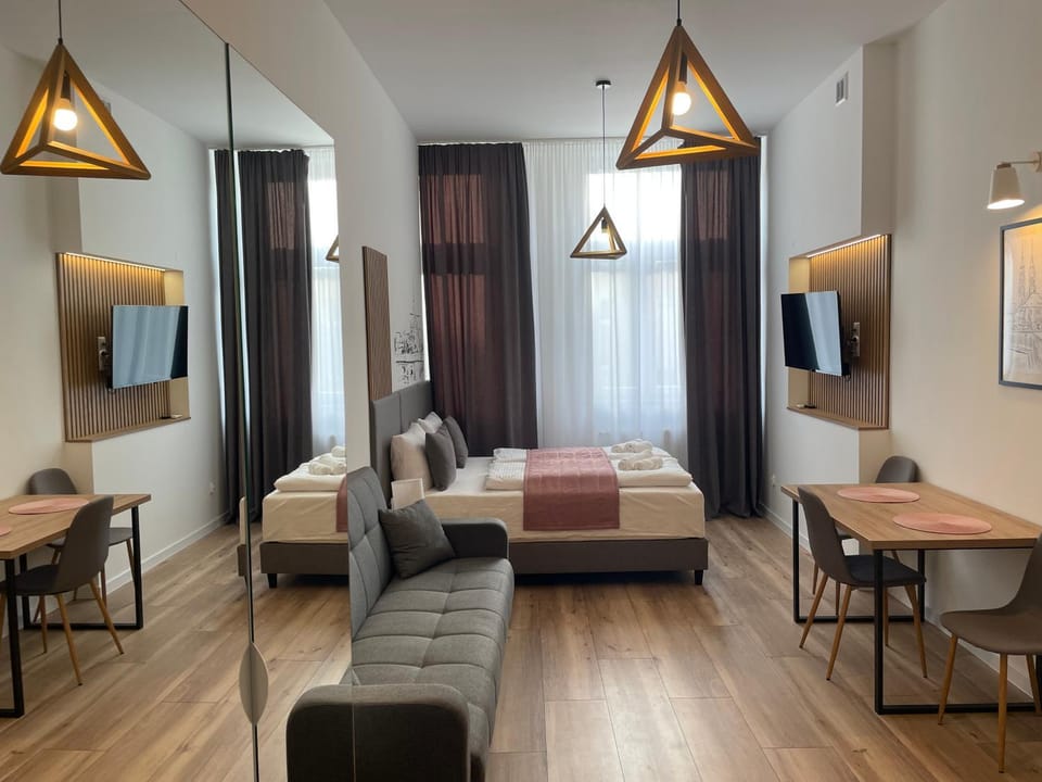 Bed, Bathroom, TV and multimedia, Kitchen or kitchenette, Photo of the whole room, Seating area, Bedroom, internet, internet, microwave, stove, air conditioner, air conditioner