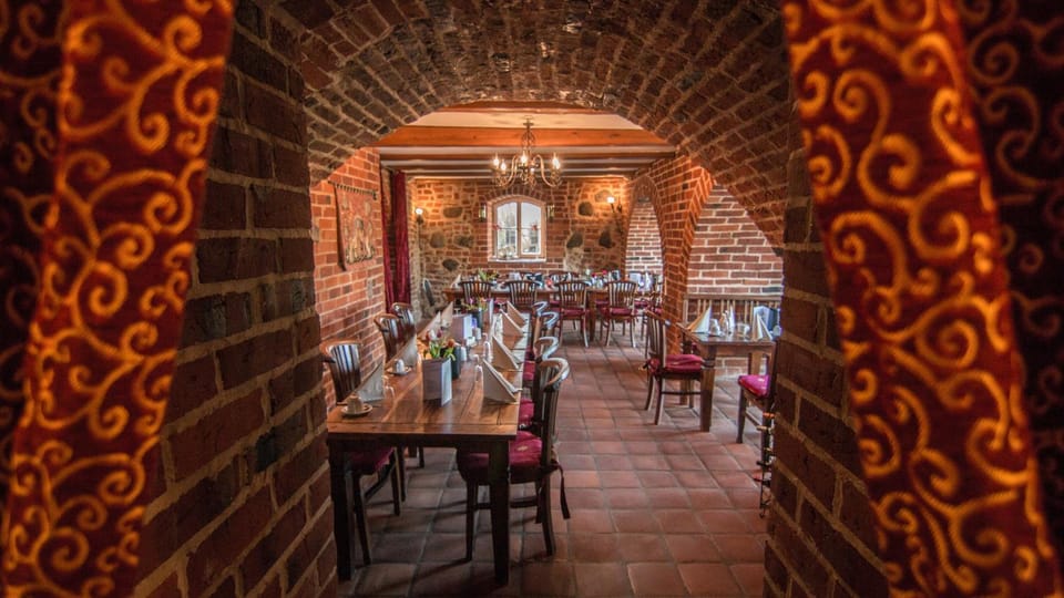 Restaurant/places to eat, Food and drinks