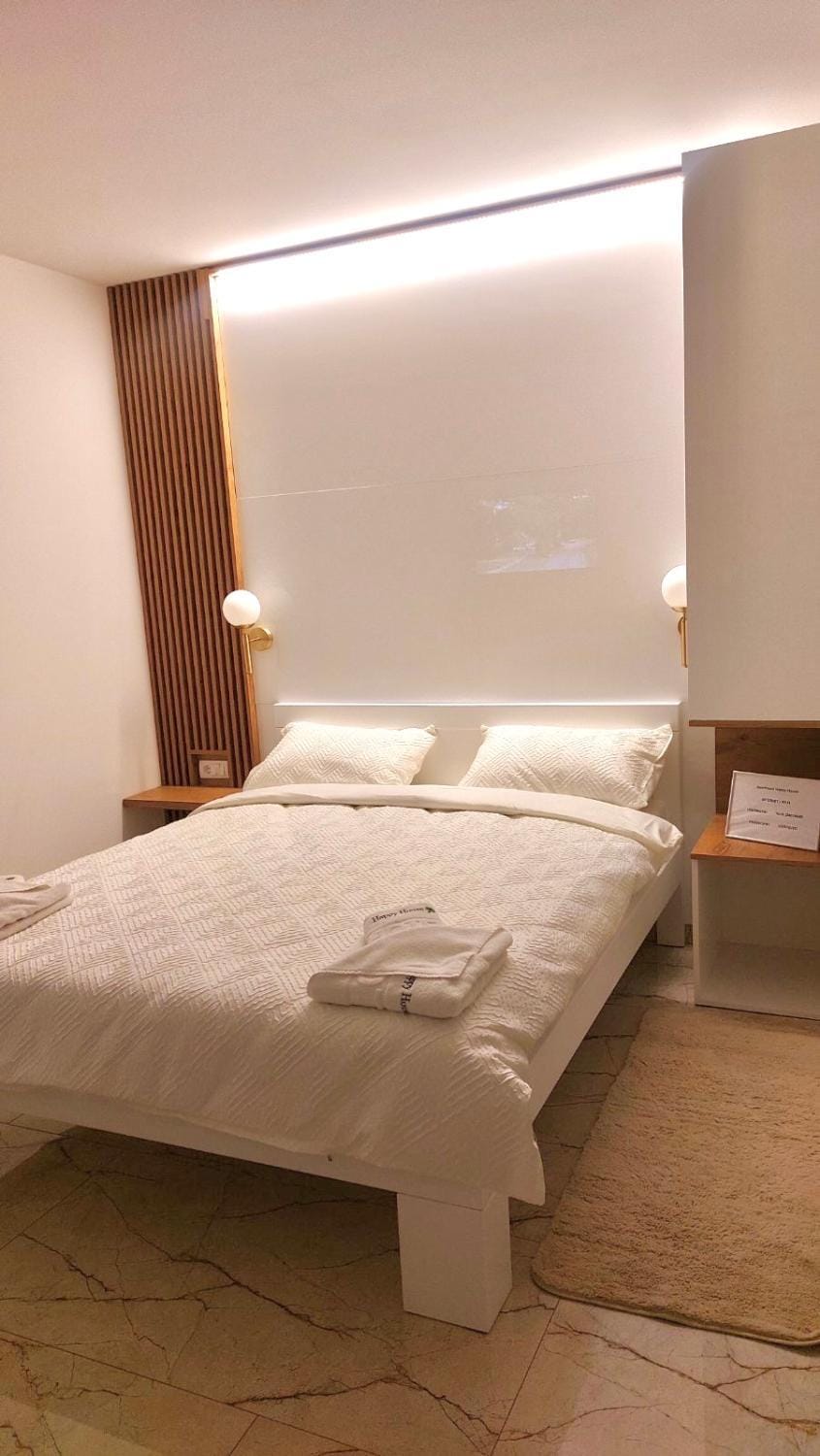 AIRPORT APARTMANI HAPPY HOUSE free parking & early check-in Apartment in Belgrade