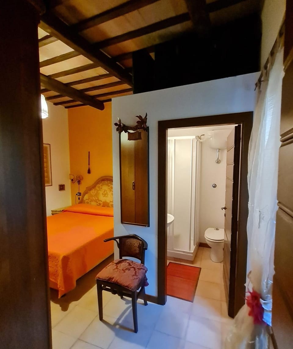 Bed, Bathroom, Photo of the whole room, Bedroom, wardrobe
