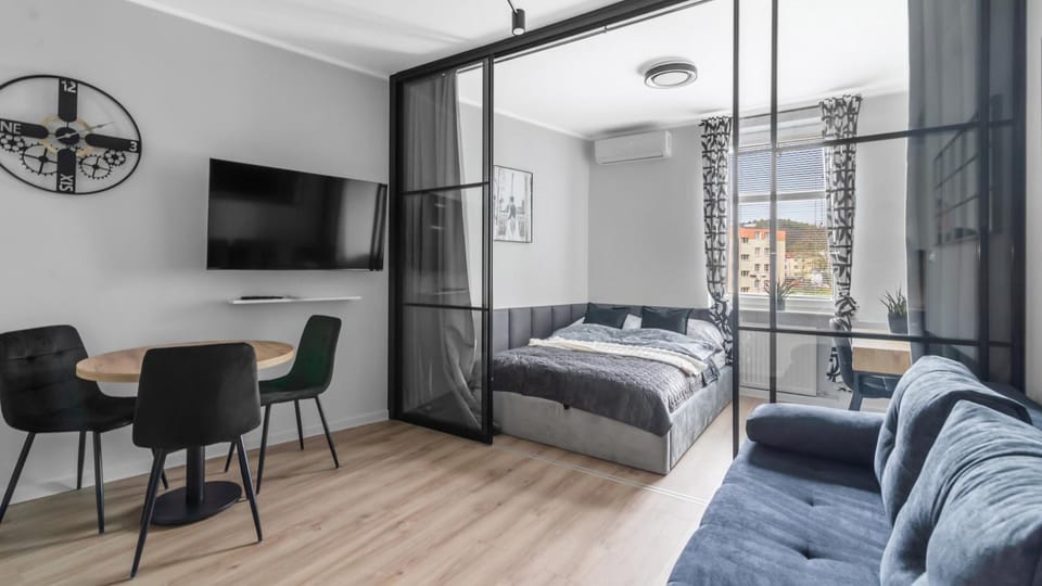 Bed, TV and multimedia, Photo of the whole room, Seating area, Dining area