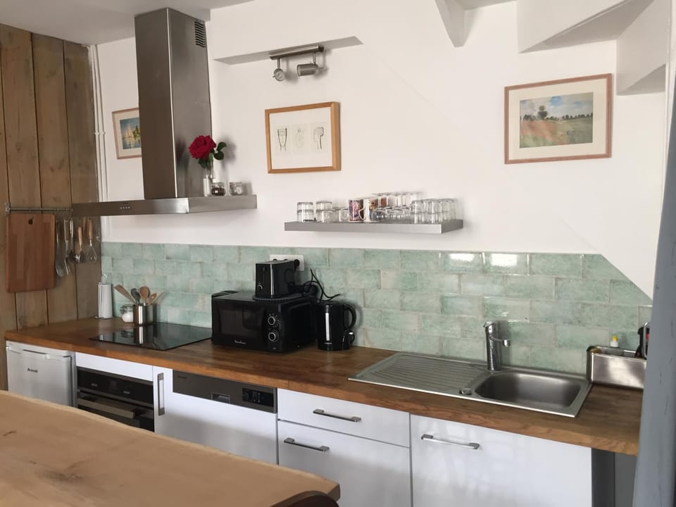 Kitchen or kitchenette, dishwasher, minibar, pet friendly, stove, toaster