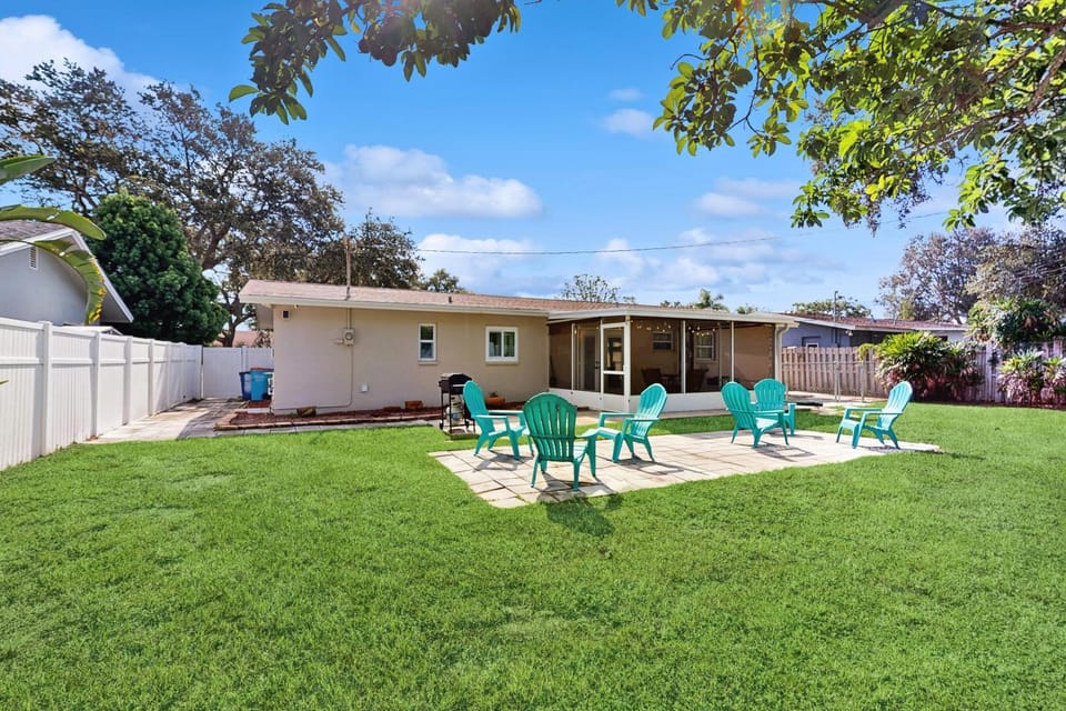 Avocado Cottage House in Largo