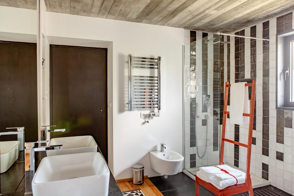 Shower, Toilet, Bathroom, towels