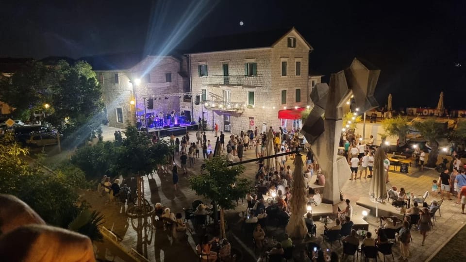 Property building, Night, People, City view, Location, group of guests