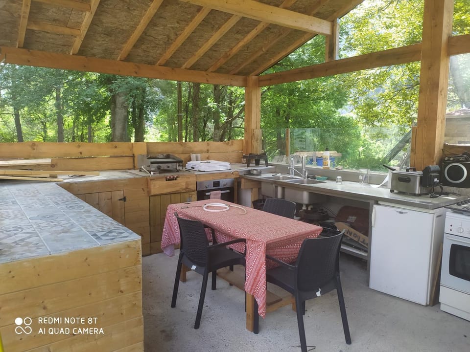 BBQ facilities, Dining area