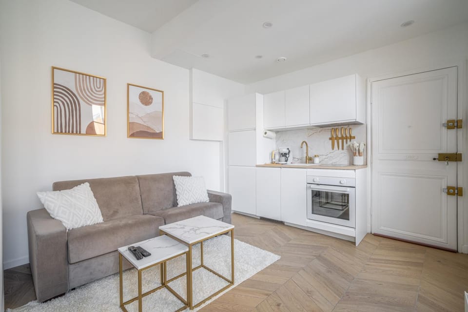 Kitchen or kitchenette, Living room, dishwasher, internet, stove