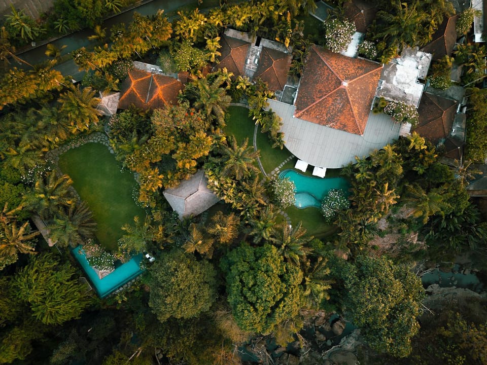 Property building, Bird's eye view, Pool view, Swimming pool