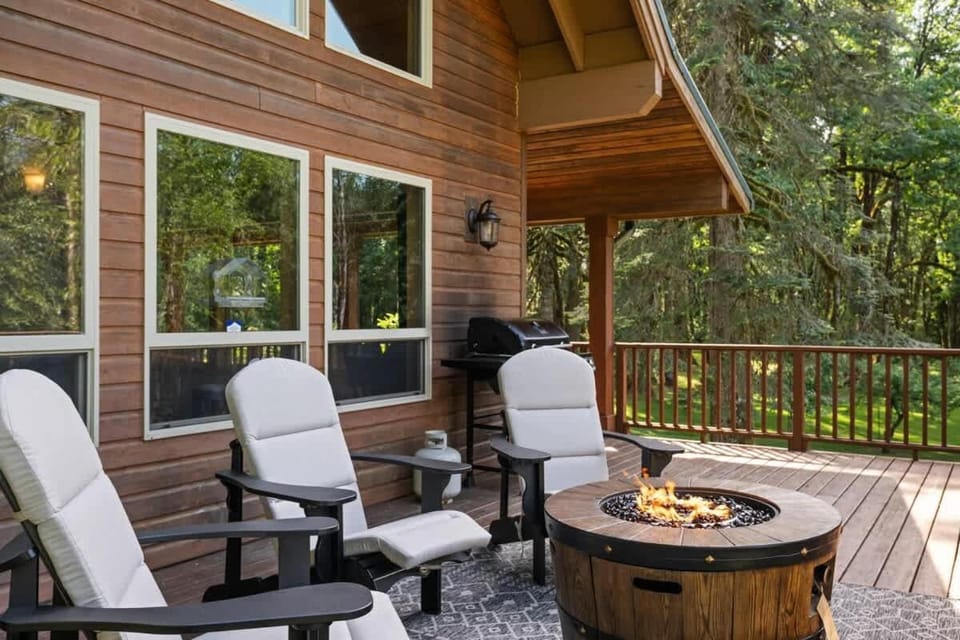 Iron Mountain - Spacious Secluded Lodge with Hot Tub & Game Room House in Clackamas County