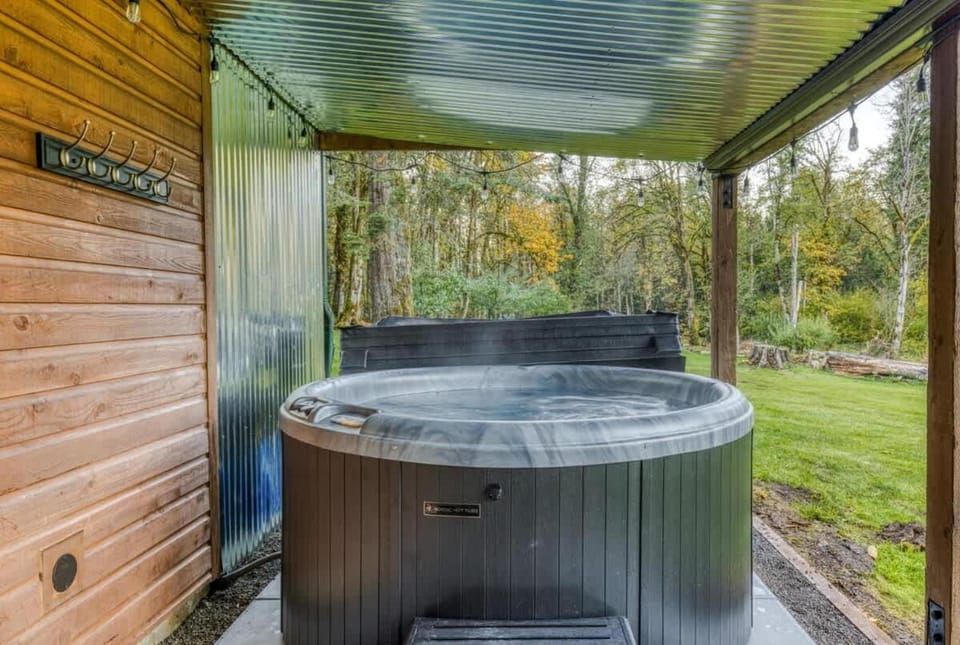 Iron Mountain - Spacious Secluded Lodge with Hot Tub & Game Room House in Clackamas County