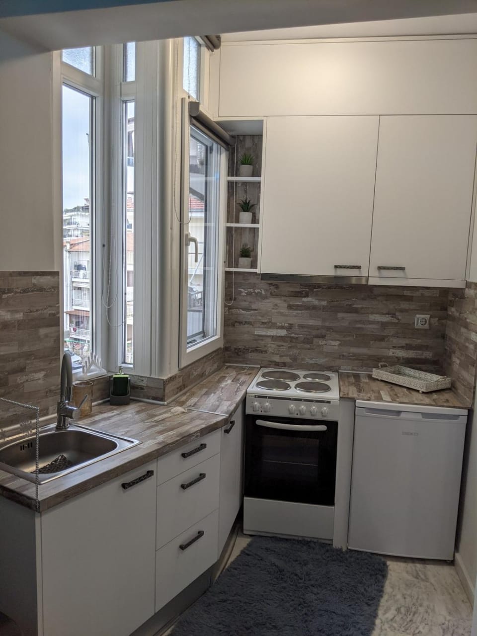 Kitchen or kitchenette, pet friendly, stove