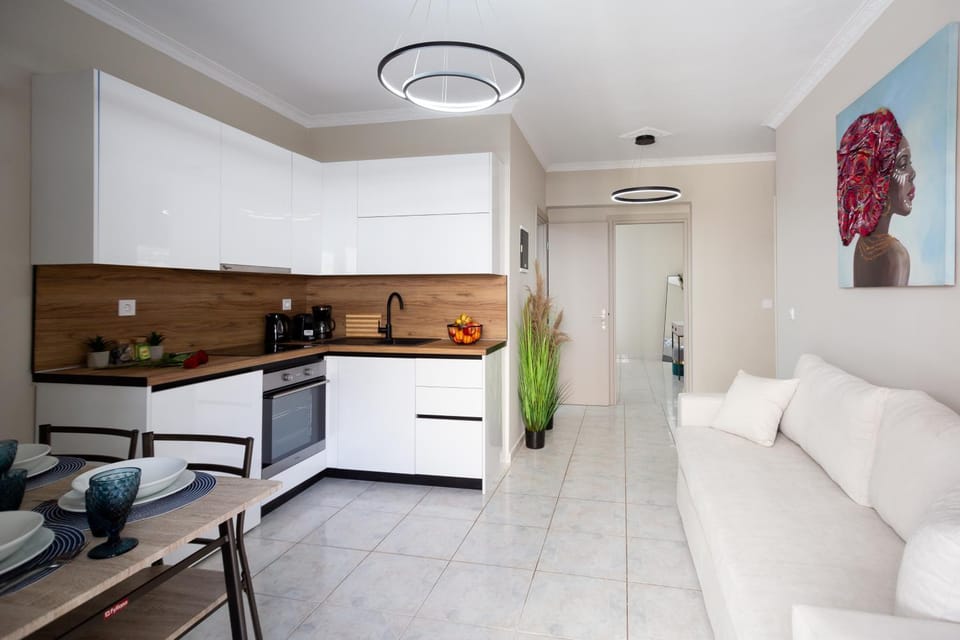 Kitchen or kitchenette, Living room, Seating area, Dining area, stove