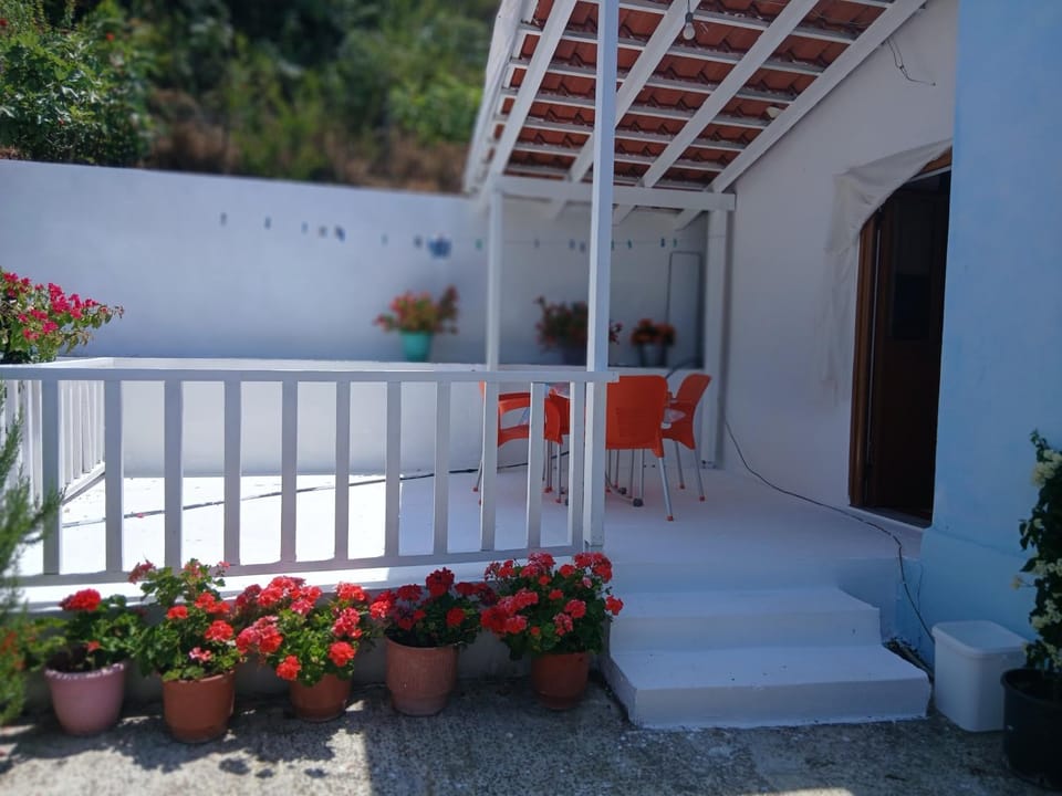 Aaron Villa 1 Bed and Breakfast in Vlorë County, Albania