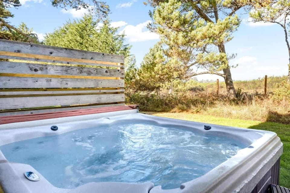 Blue Heron - Modern Chef Kitchen, Hot Tub near Beach House in Washington