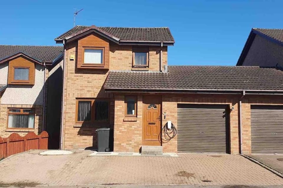 Property building, Day, Street view