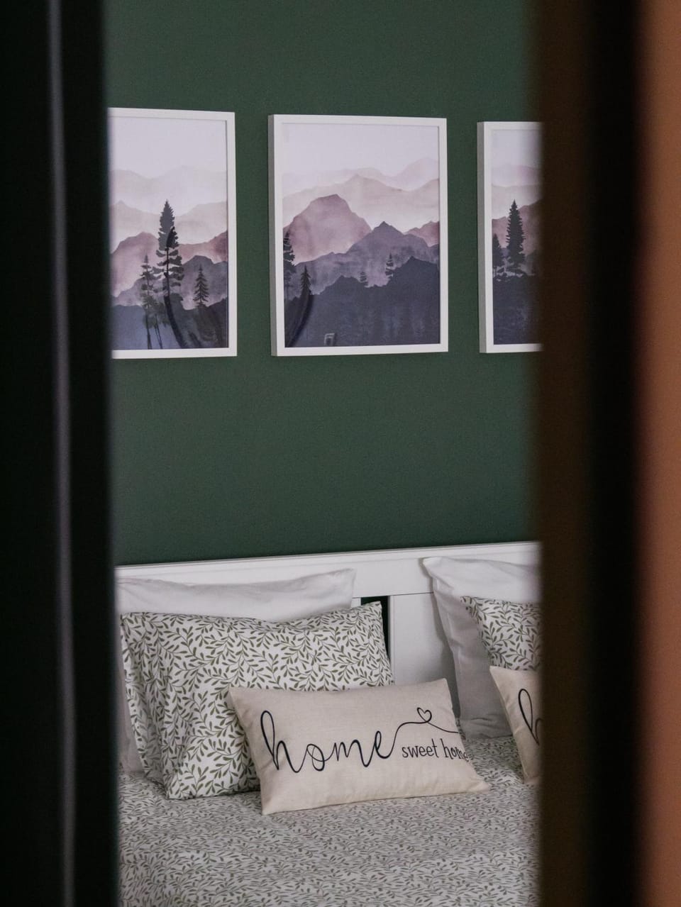 Bed, Decorative detail, Bedroom