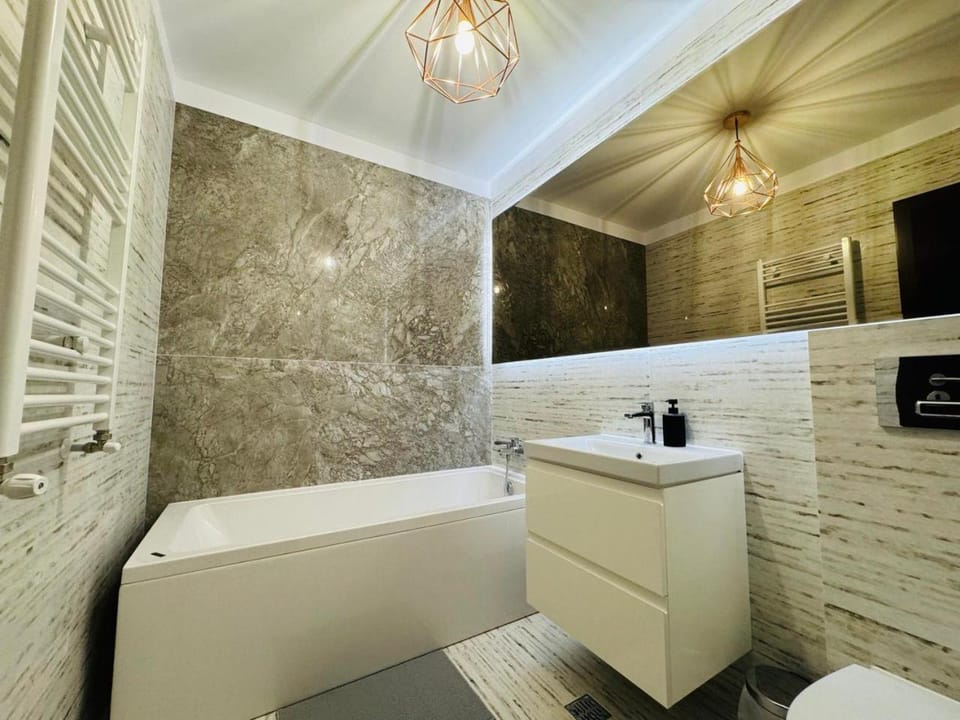 Shower, Toilet, Bathroom, Decorative detail, Bath, furniture, hair dryier, heating, internet, towels, dryer