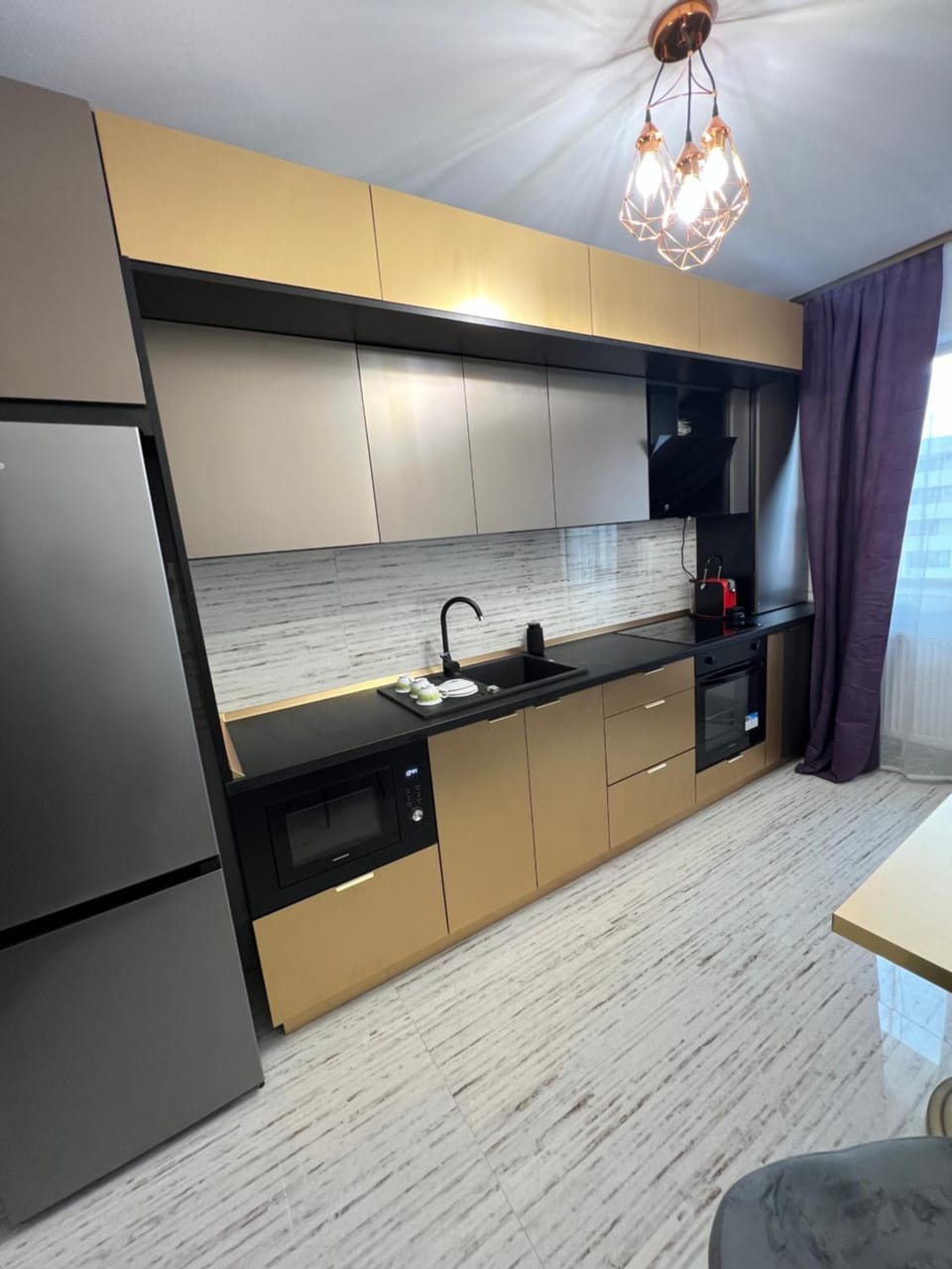 Coffee/tea facilities, Kitchen or kitchenette, Dining area, Meals, Family, furniture, heating, internet, microwave, oven, storage, stove, kitchen