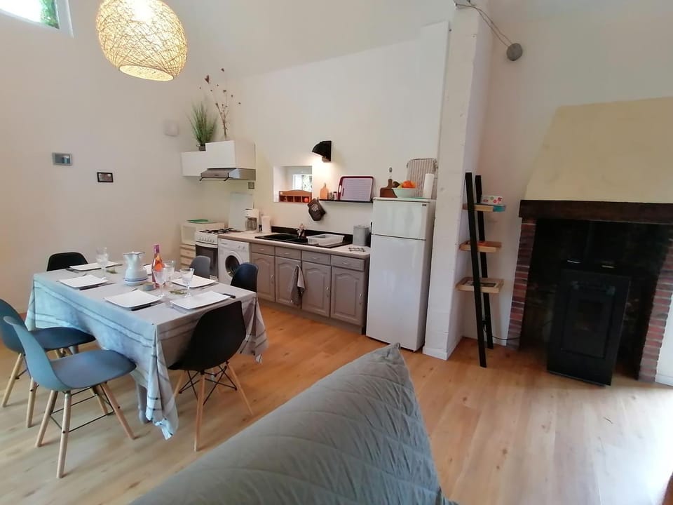 Dining area, Meals, stove, kitchen