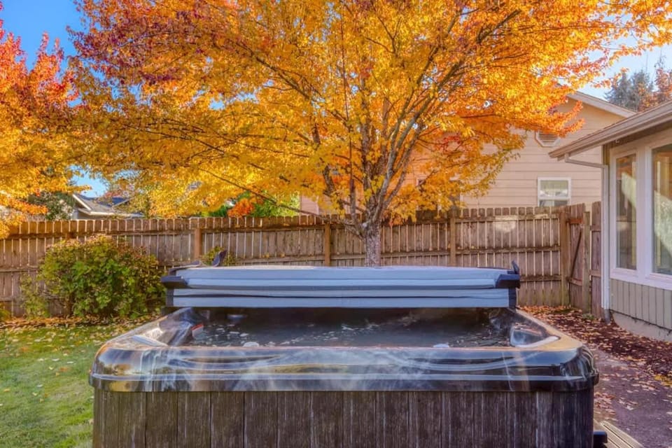 Monmouth Family Retreat - Pet Friendly, Play Areas, Hot Tub, Game Room House in Monmouth