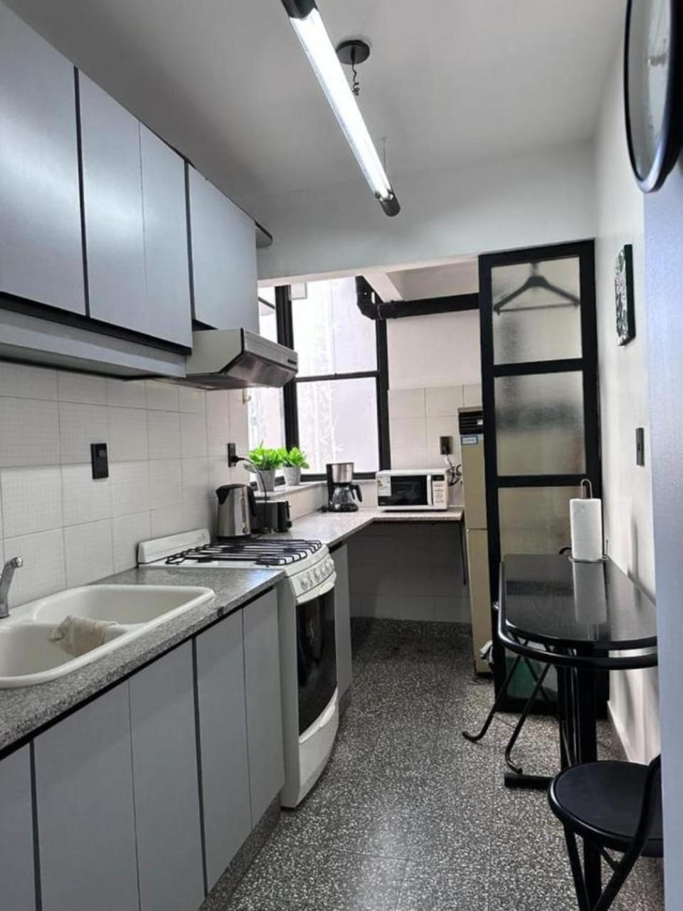 Kitchen or kitchenette, Dining area, oven