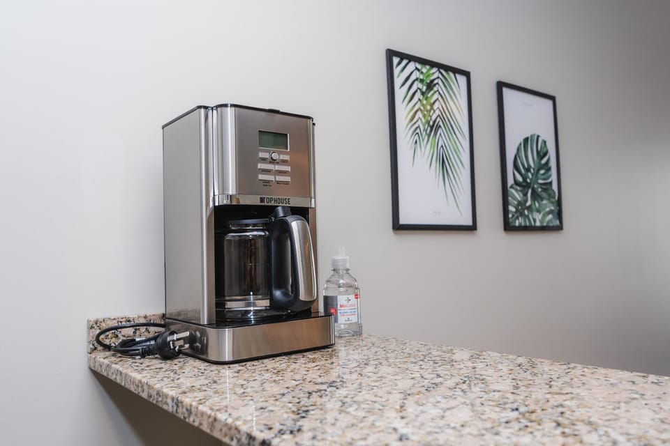 Coffee/tea facilities, Kitchen or kitchenette, minibar