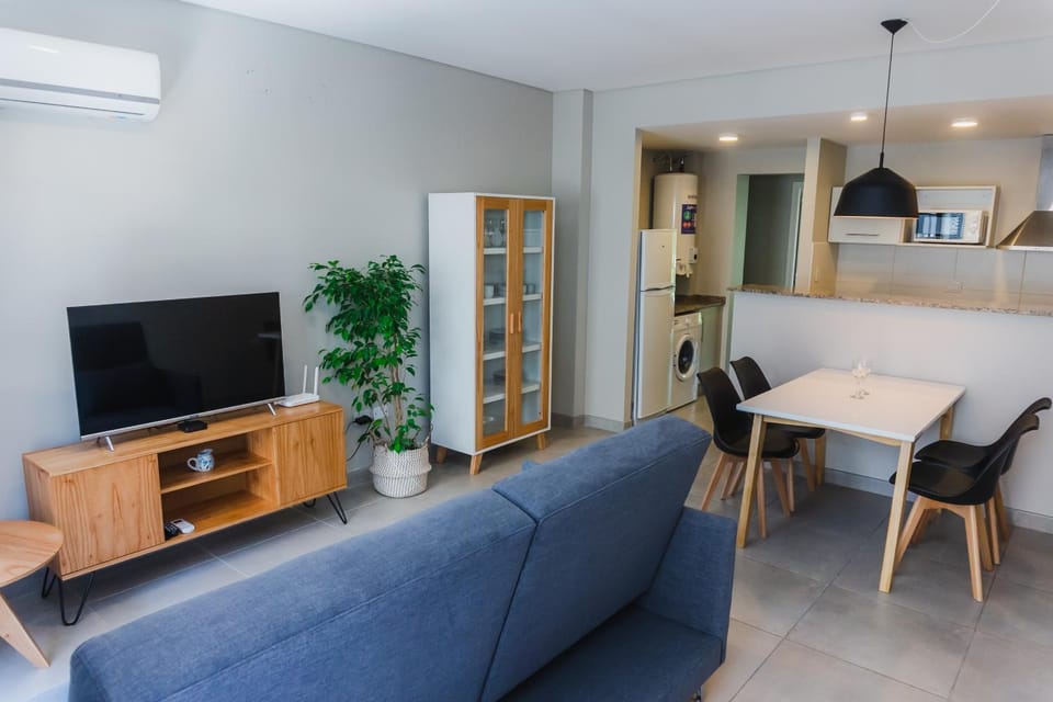 Communal lounge/ TV room, TV and multimedia, Kitchen or kitchenette, Living room, Seating area, Dining area, air conditioner