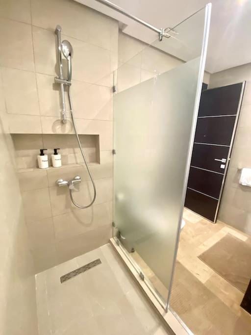 Spacieux et Luxueux Appartement 2 BR • Central Casablanca Apartment in Casablanca