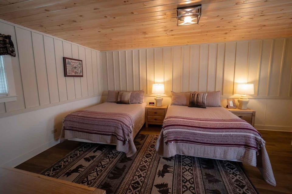 Bed, Photo of the whole room, Bedroom