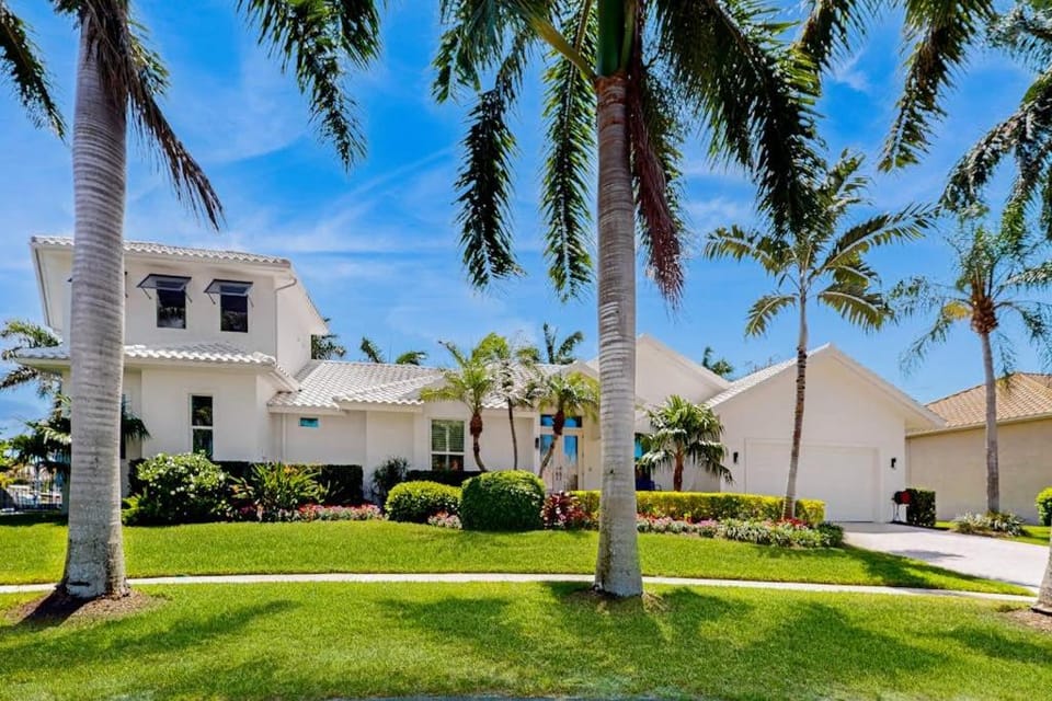 Nautilus Manor House in Marco Island