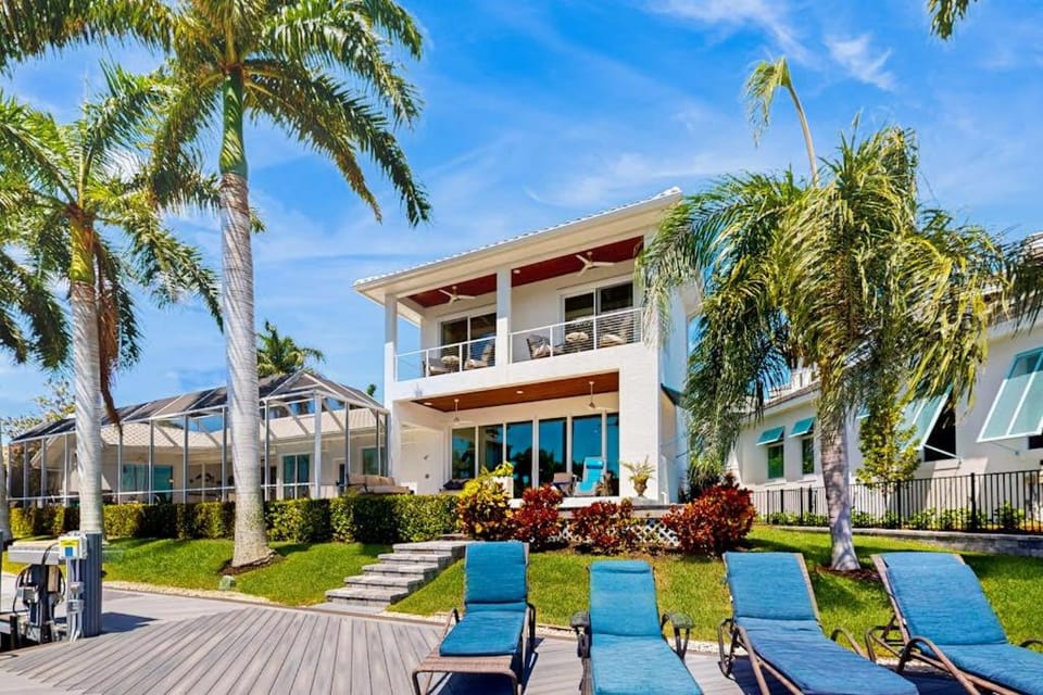 Nautilus Manor House in Marco Island