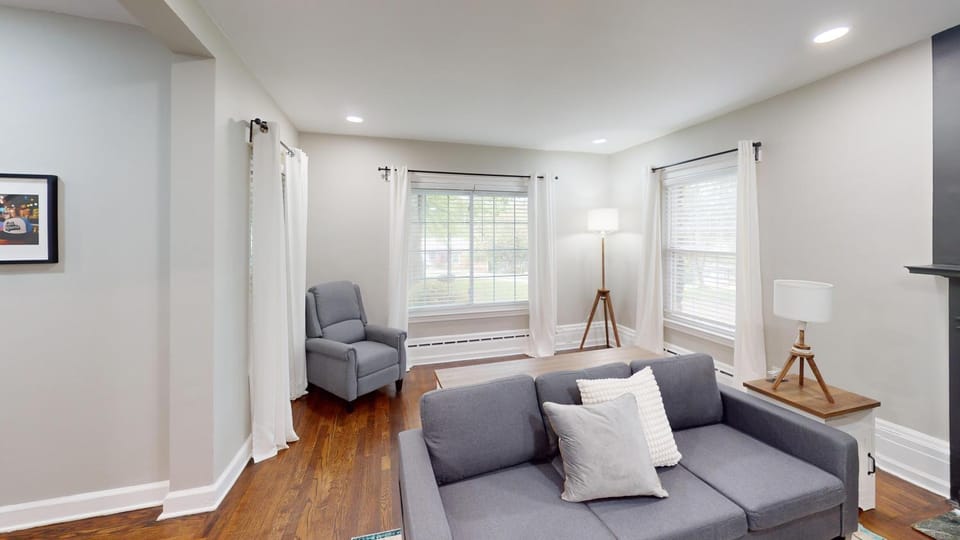 4BR Pet-Friendly Atlanta Woods Retreat House in Atlanta