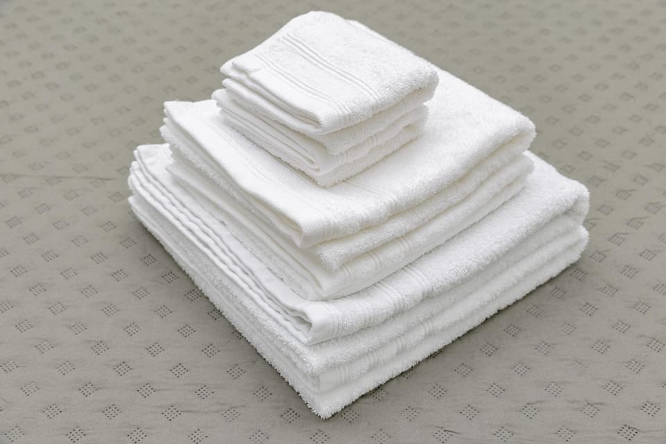 Bedroom, towels