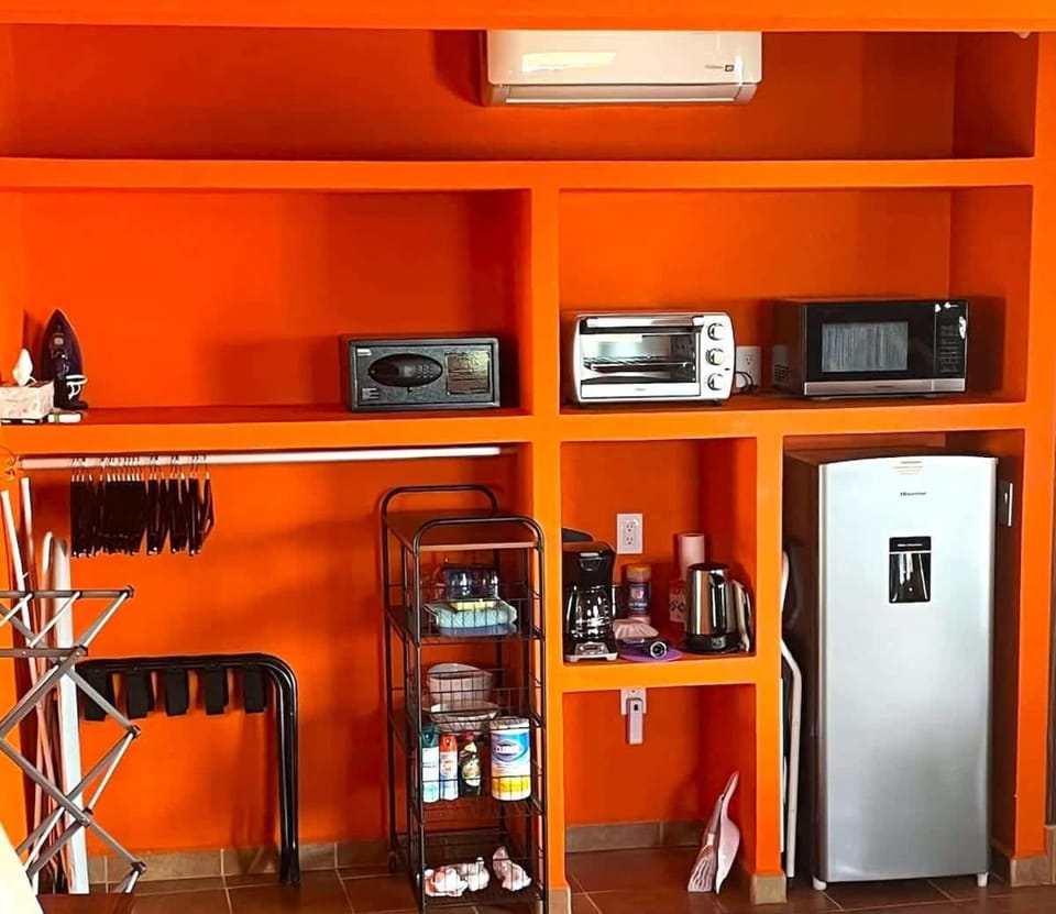 Coffee/tea facilities, Kitchen or kitchenette, toaster, wardrobe, air conditioner