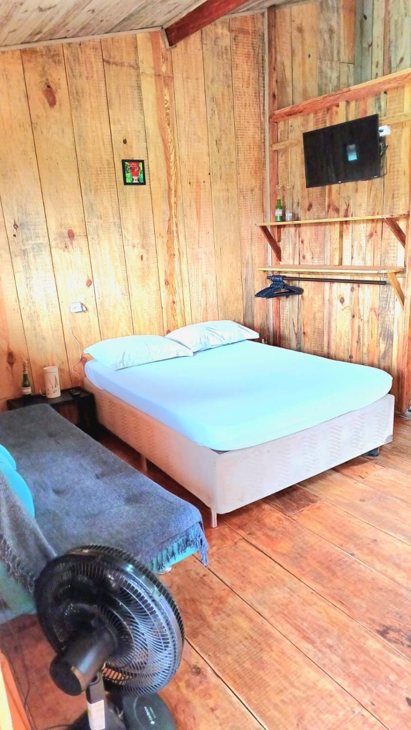 Communal lounge/ TV room, Bed, TV and multimedia, Photo of the whole room, Evening entertainment, Bedroom