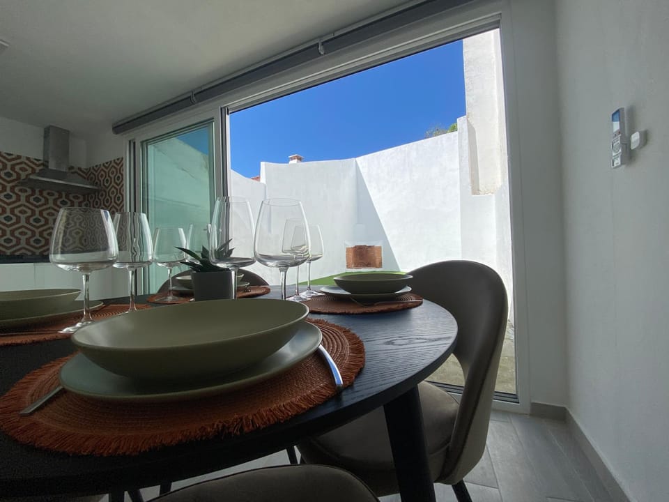 Patio, Dining area