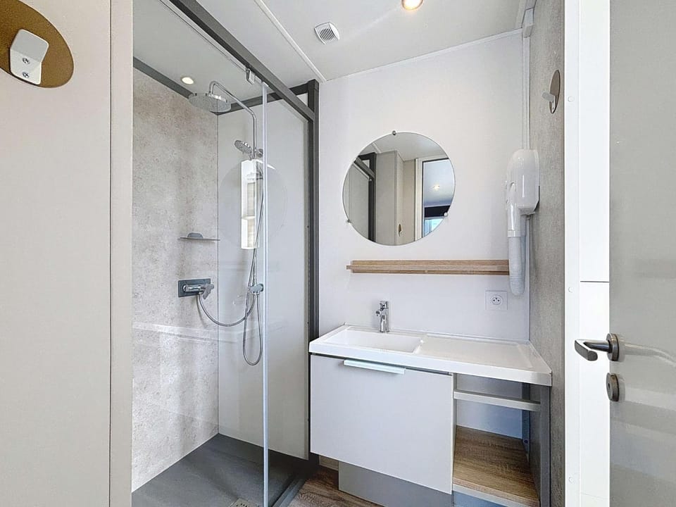 Mobil-home confort 6 pers, 3 chambres, 2 sdb, proche plage, piscine, fitness, commerces à Jullouville - FR-1-361A-80 House in Jullouville