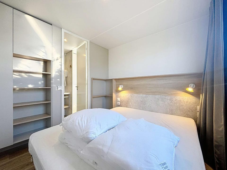 Mobil-home confort 6 pers, 3 chambres, 2 sdb, proche plage, piscine, fitness, commerces à Jullouville - FR-1-361A-80 House in Jullouville