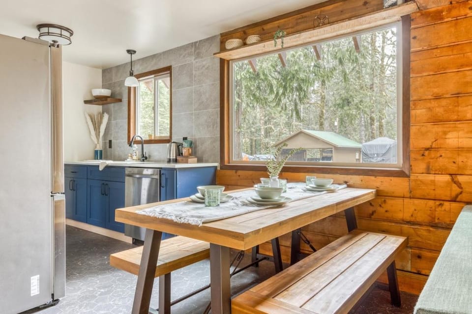 Thompson Cabin - Charming Salmon Riverfront A-Frame Oasis w/ fireplace Cabin in Welches