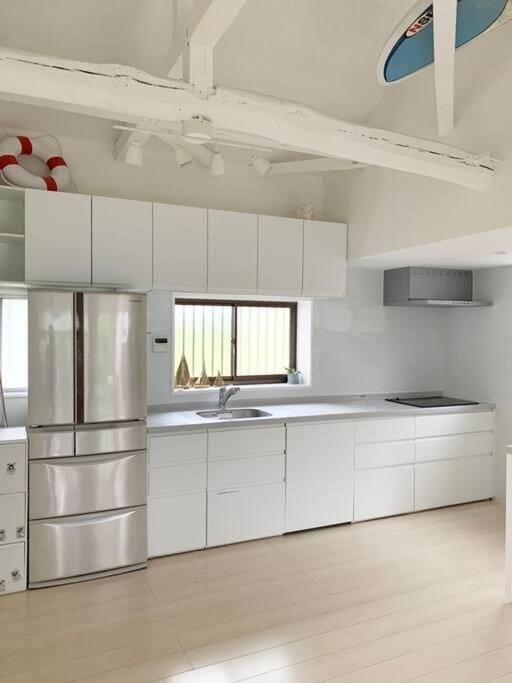 Coffee/tea facilities, Kitchen or kitchenette, dishwasher, microwave, oven, stove