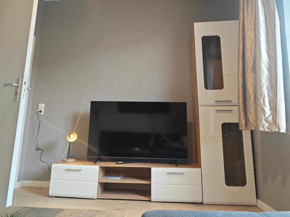 Communal lounge/ TV room, TV and multimedia, Evening entertainment